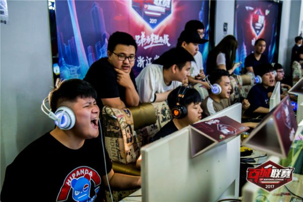 充满活力的 充满活力的